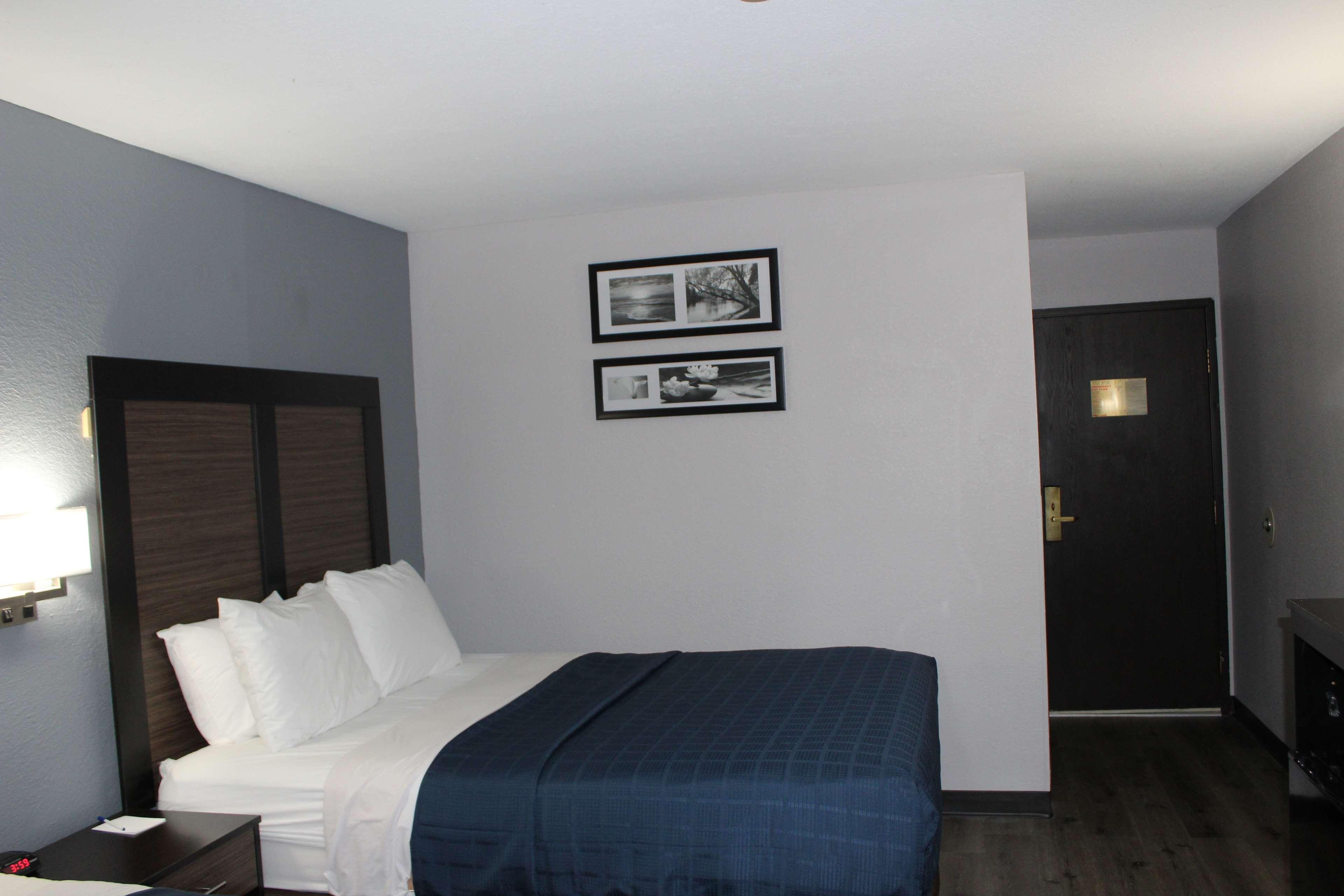 Ramada By Wyndham Cedar Rapids South Hotel Kültér fotó