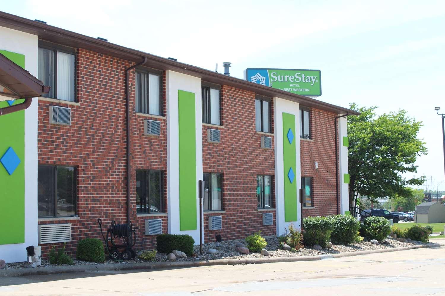 Ramada By Wyndham Cedar Rapids South Hotel Kültér fotó