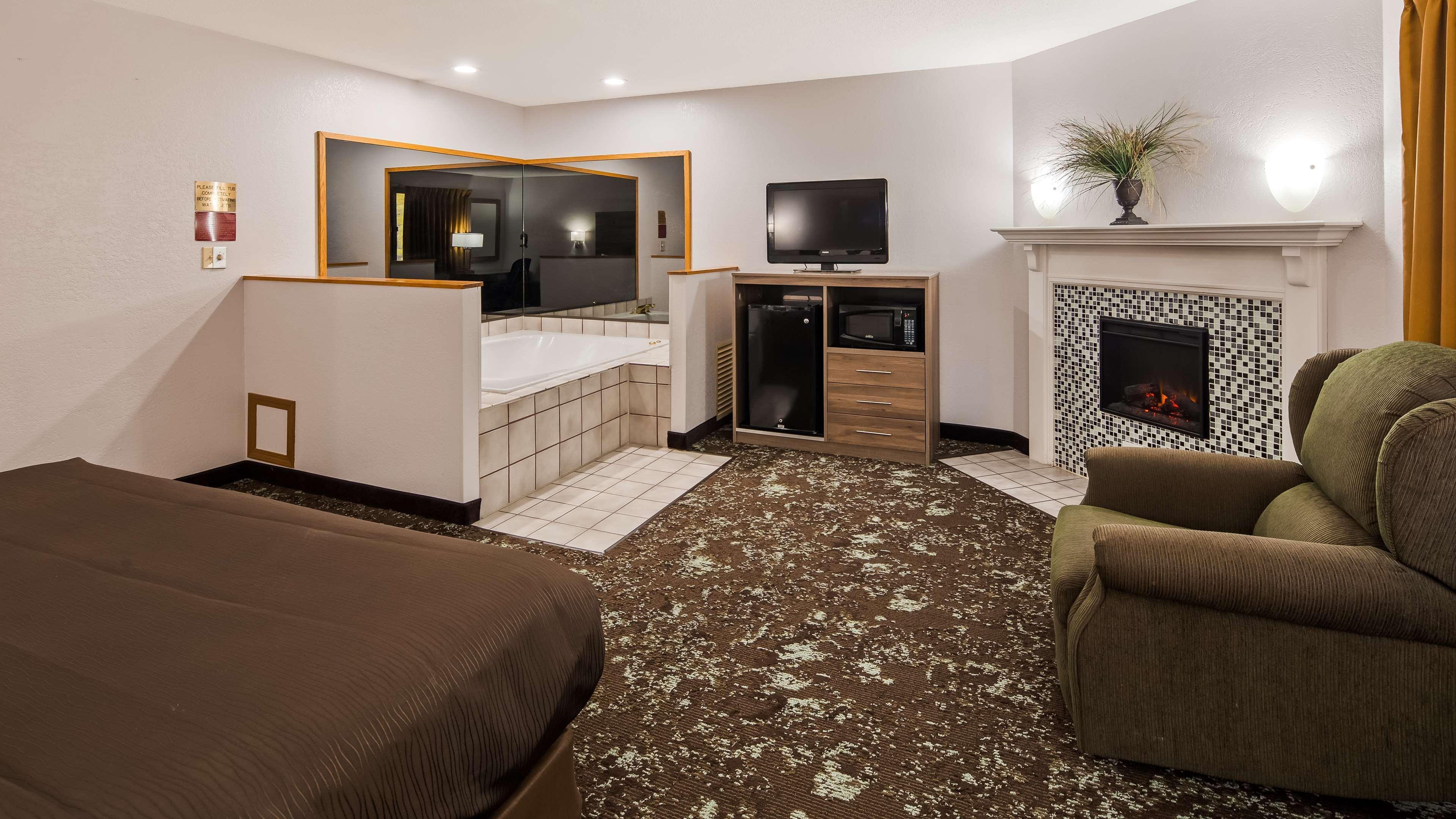 Ramada By Wyndham Cedar Rapids South Hotel Kültér fotó