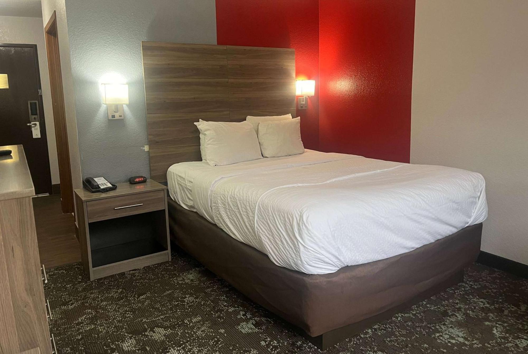 Ramada By Wyndham Cedar Rapids South Hotel Kültér fotó