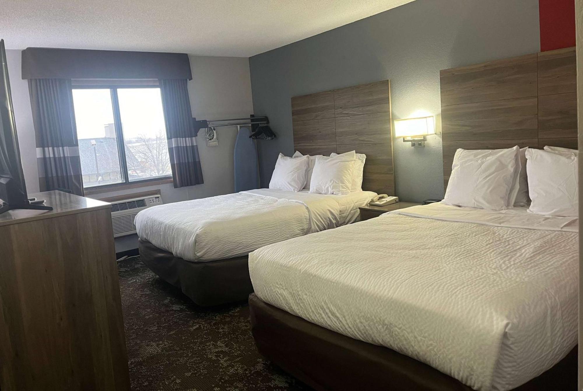 Ramada By Wyndham Cedar Rapids South Hotel Kültér fotó