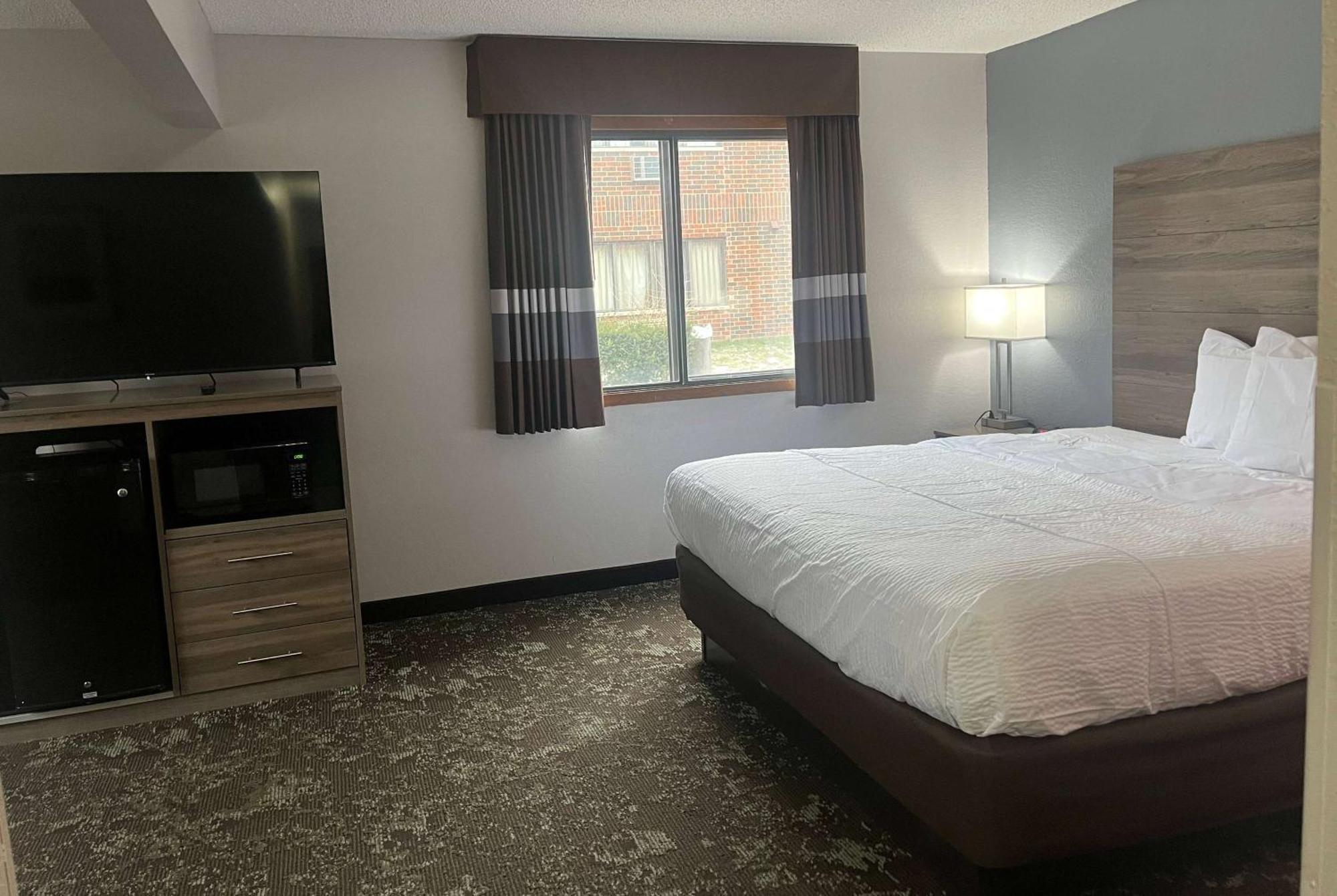 Ramada By Wyndham Cedar Rapids South Hotel Kültér fotó