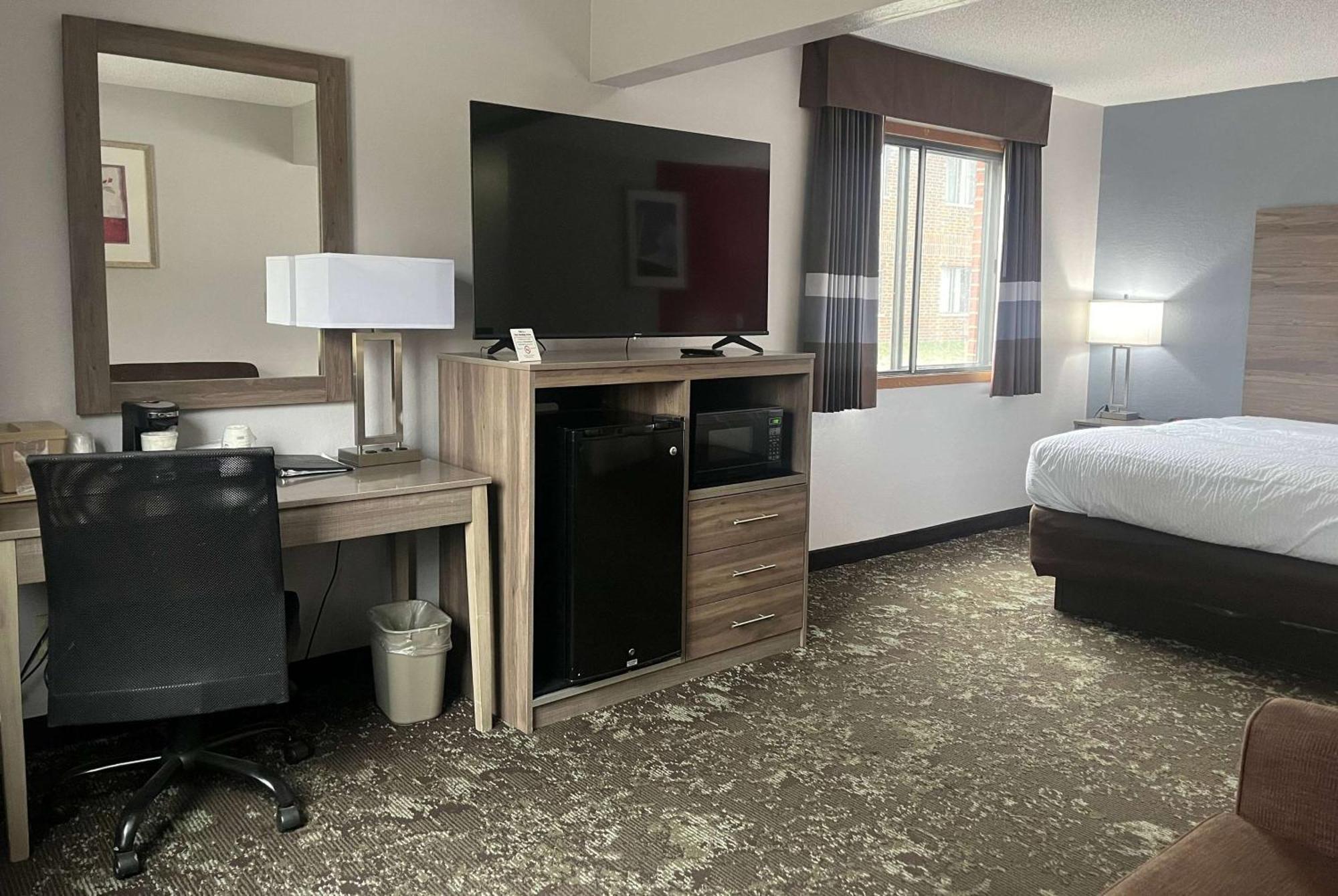 Ramada By Wyndham Cedar Rapids South Hotel Kültér fotó