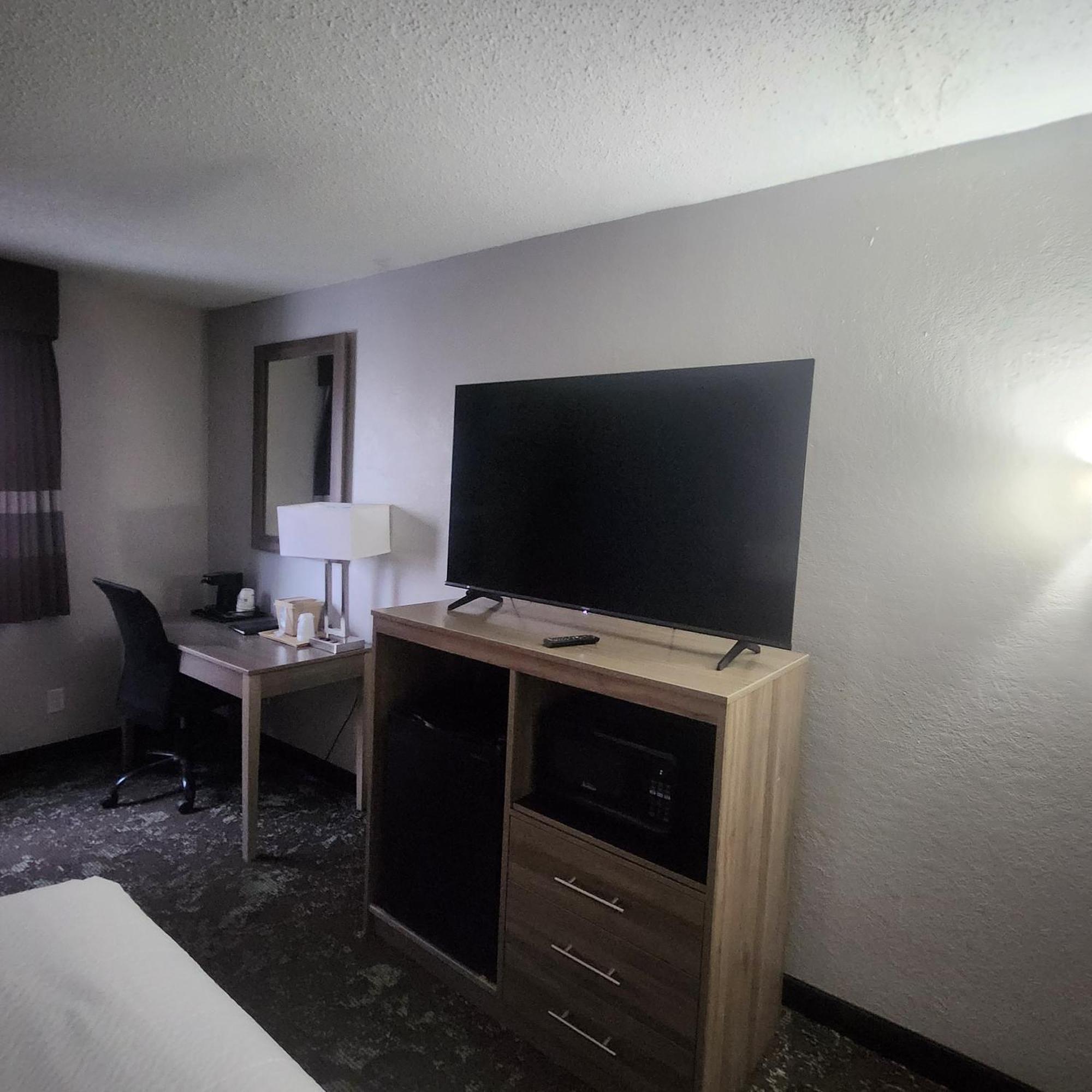 Ramada By Wyndham Cedar Rapids South Hotel Kültér fotó