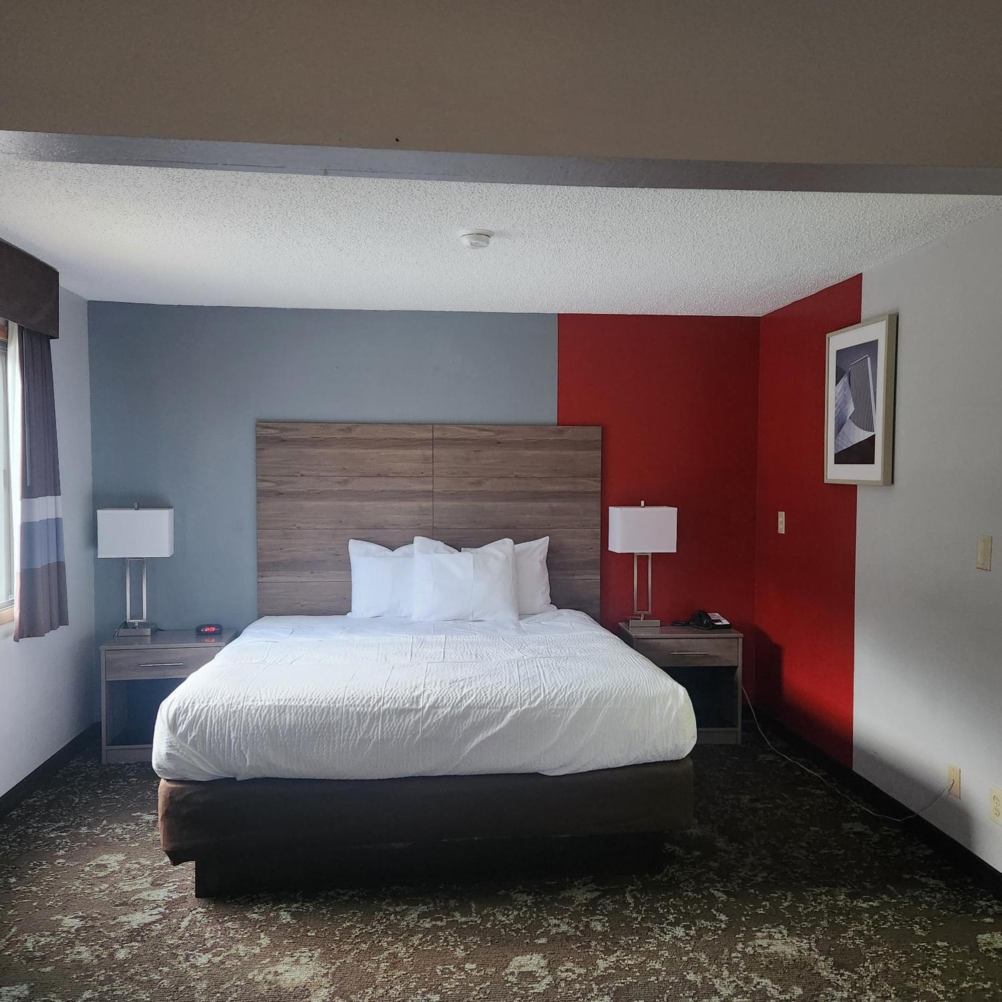 Ramada By Wyndham Cedar Rapids South Hotel Kültér fotó