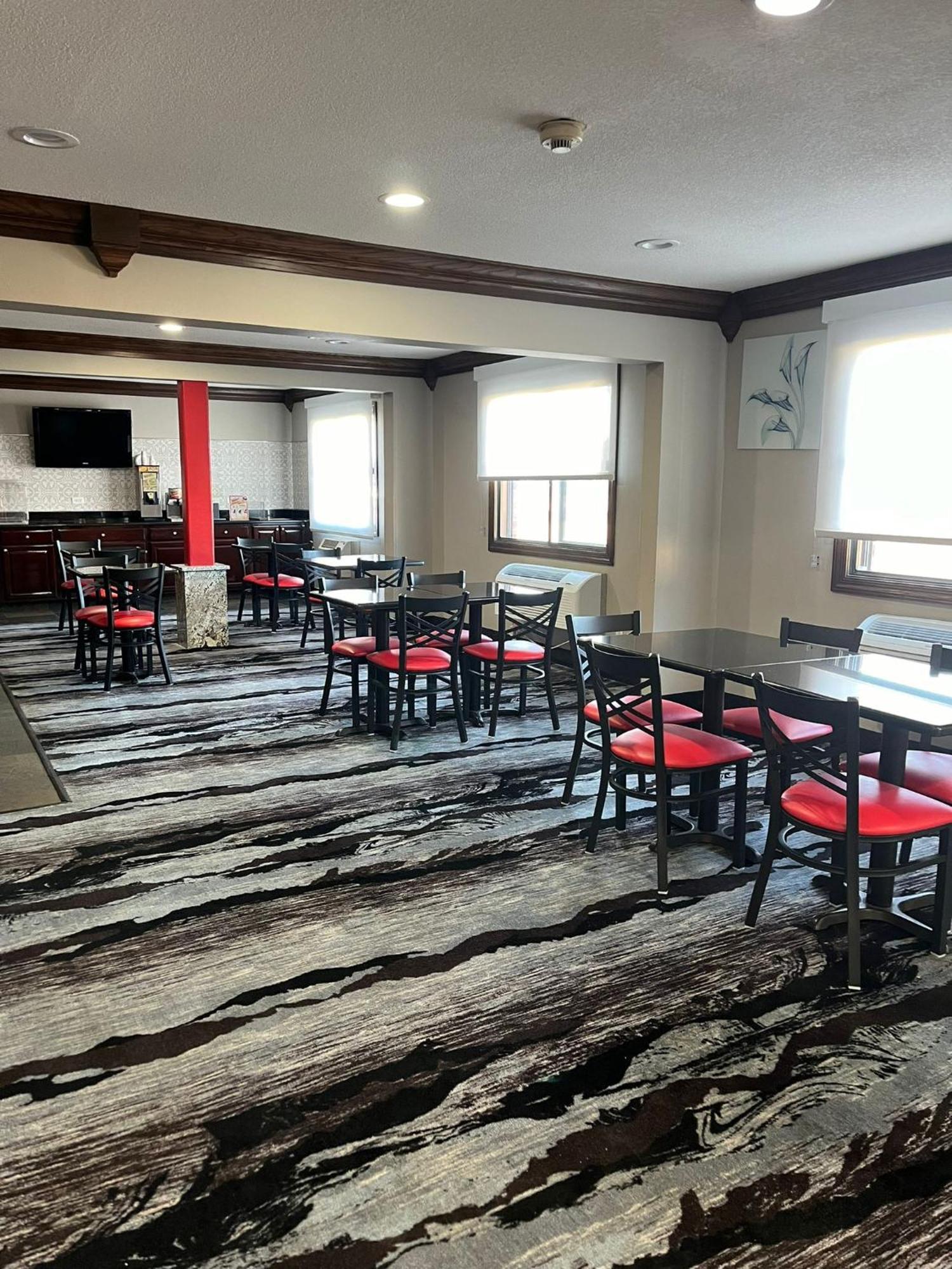 Ramada By Wyndham Cedar Rapids South Hotel Kültér fotó